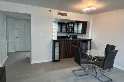 Condominio en alquiler en Miami, Florida, 1 dormitorio, 65.03 m2 № 1927481 - foto 9
