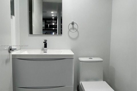 Condominio en alquiler en Miami, Florida, 1 dormitorio, 65.03 m2 № 1927481 - foto 12
