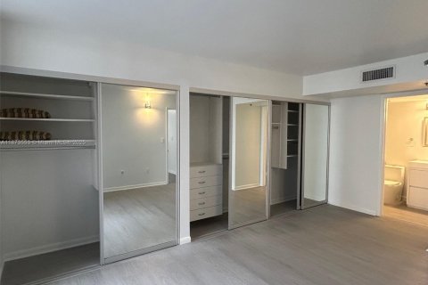 Condominio en alquiler en Miami, Florida, 1 dormitorio, 65.03 m2 № 1927481 - foto 14