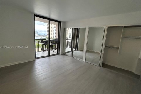 Condominio en alquiler en Miami, Florida, 1 dormitorio, 65.03 m2 № 1927481 - foto 15