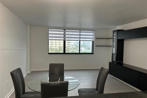 Condominio en alquiler en Miami, Florida, 1 dormitorio, 65.03 m2 № 1927481 - foto 5