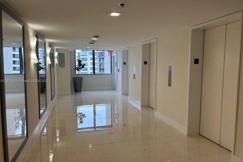 Condominio en alquiler en Miami, Florida, 1 dormitorio, 65.03 m2 № 1927481 - foto 23