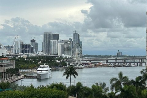 Condominio en alquiler en Miami, Florida, 1 dormitorio, 65.03 m2 № 1927481 - foto 1