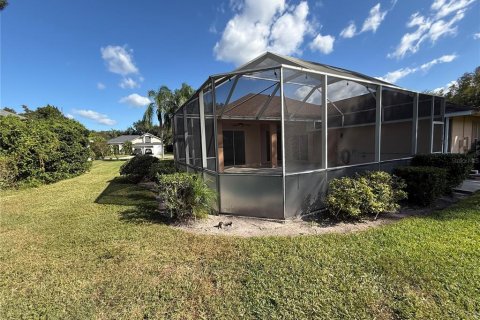 House in Land O' Lakes, Florida 4 bedrooms, 213.86 sq.m. № 2432674 - photo 20