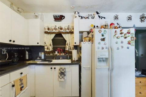 Купить виллу или дом в Майами-Гарденс, Флорида 4 спальни, 176.51м2, № 2154447 - фото 10