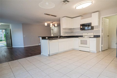 House in Clermont, Florida 3 bedrooms, 144.18 sq.m. № 2121667 - photo 16