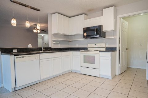 House in Clermont, Florida 3 bedrooms, 144.18 sq.m. № 2121667 - photo 17