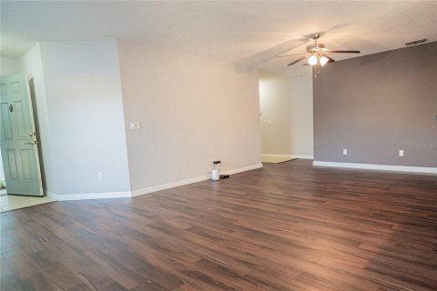 House in Clermont, Florida 3 bedrooms, 144.18 sq.m. № 2121667 - photo 14
