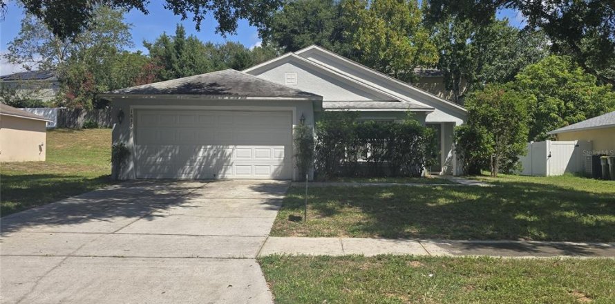 House in Clermont, Florida 3 bedrooms, 144.18 sq.m. № 2121667