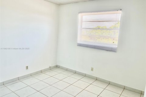 Condo in Hollywood, Florida, 2 bedrooms  № 1896386 - photo 27