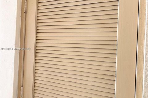 Condo in Hollywood, Florida, 2 bedrooms  № 1896386 - photo 29