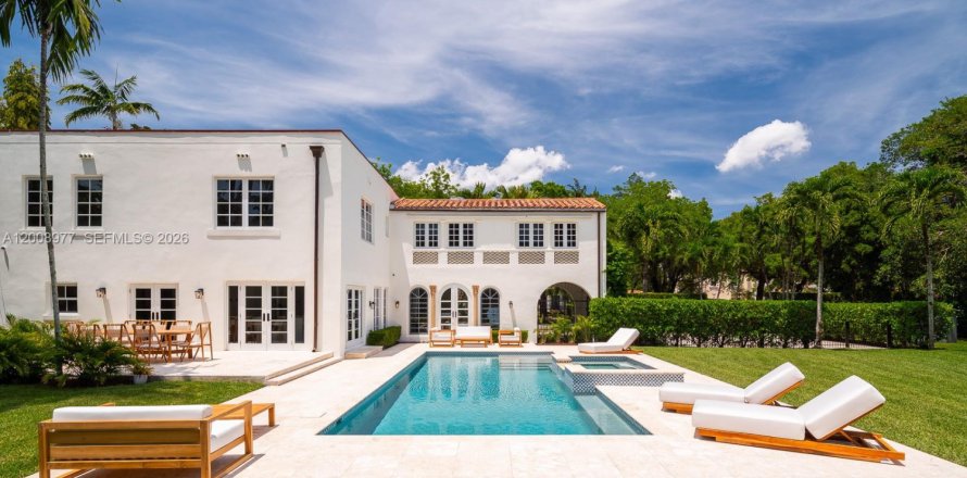 Villa ou maison à Coral Gables, Floride 6 chambres, 401.24 m2 № 2084844