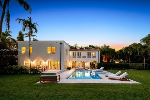 Villa ou maison à vendre à Coral Gables, Floride: 6 chambres, 401.24 m2 № 2084844 - photo 2