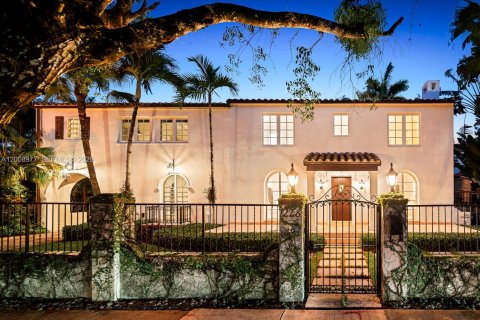 Villa ou maison à vendre à Coral Gables, Floride: 6 chambres, 401.24 m2 № 2084844 - photo 4