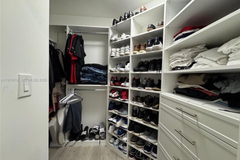 Villa ou maison à vendre à Miami, Floride: 5 chambres № 1997477 - photo 16