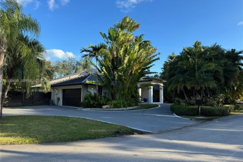 Villa ou maison à vendre à Miami, Floride: 5 chambres № 1997477 - photo 4