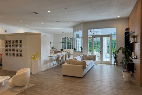 Villa ou maison à vendre à Miami, Floride: 5 chambres № 1997477 - photo 10