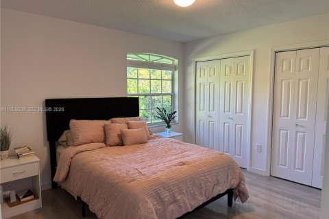 Villa ou maison à vendre à Miami, Floride: 5 chambres № 1997477 - photo 15