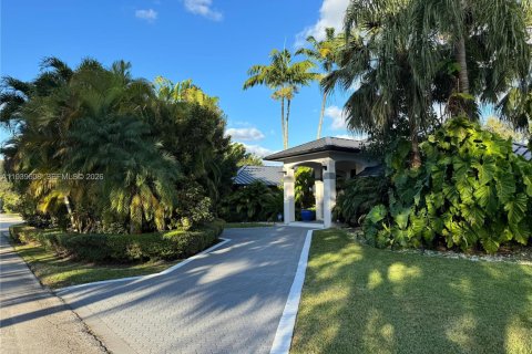 Villa ou maison à vendre à Miami, Floride: 5 chambres № 1997477 - photo 2