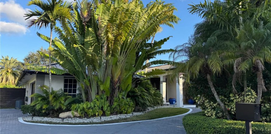 Villa ou maison à Miami, Floride 5 chambres № 1997477