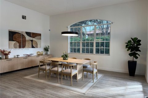 Villa ou maison à vendre à Miami, Floride: 5 chambres № 1997477 - photo 11