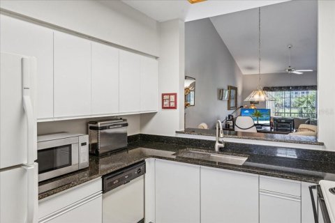 Condo in Palm Coast, Florida, 2 bedrooms  № 1740548 - photo 11