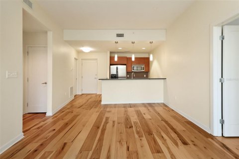 Condo in Saint Petersburg, Florida, 2 bedrooms  № 1773883 - photo 9