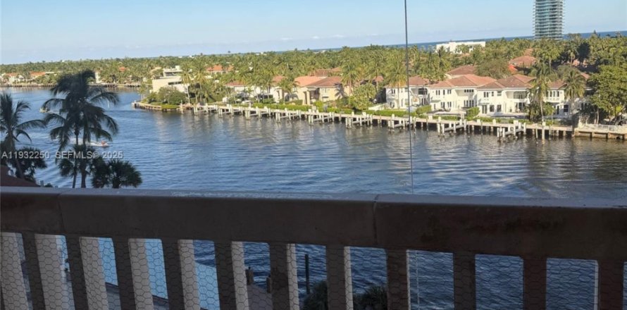 Кондоминиум с 2 спальнями в Авентура, Флорида № 1992966