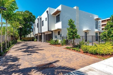 Adosado en alquiler en Fort Lauderdale, Florida, 3 dormitorios, 198.35 m2 № 1216188 - foto 1