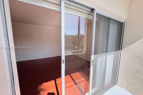 Снять в аренду кондоминиум в Майами, Флорида 1 спальня, 75.16м2, № 2003926 - фото 12