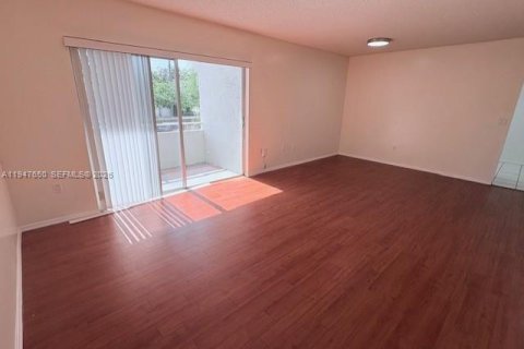 Снять в аренду кондоминиум в Майами, Флорида 1 спальня, 75.16м2, № 2003926 - фото 2