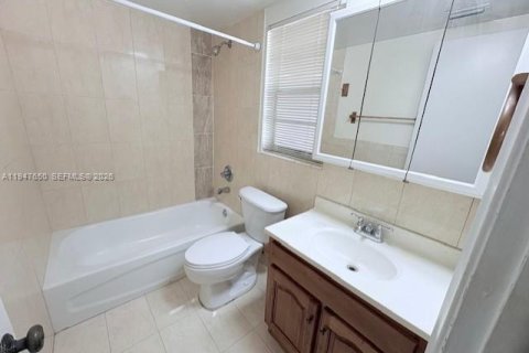 Снять в аренду кондоминиум в Майами, Флорида 1 спальня, 75.16м2, № 2003926 - фото 8