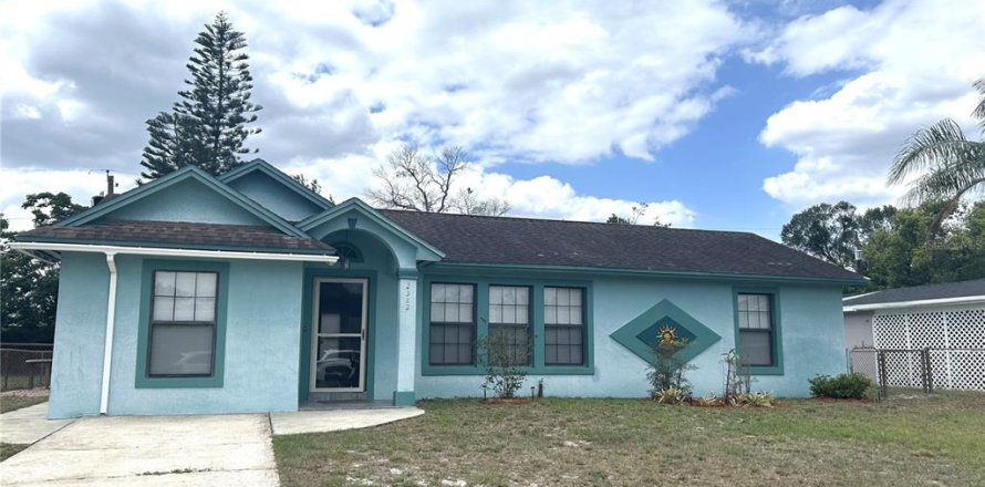 House in Orlando, Florida 2 bedrooms, 134.24 sq.m. № 1640189