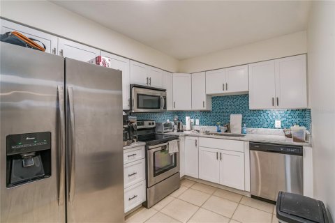 Condo in Tampa, Florida, 2 bedrooms  № 1681747 - photo 9