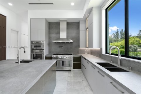 House in Plantation, Florida 4 bedrooms № 1874510 - photo 24