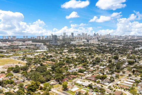 Commercial property in Hallandale Beach, Florida 159.42 sq.m. № 2055997 - photo 17