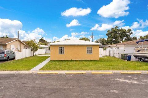 Commercial property in Hallandale Beach, Florida 159.42 sq.m. № 2055997 - photo 13