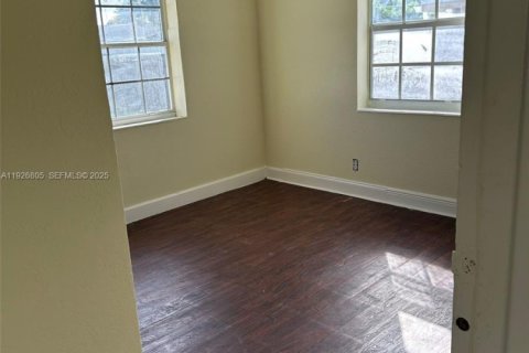 Commercial property in Hallandale Beach, Florida 159.42 sq.m. № 2055997 - photo 22