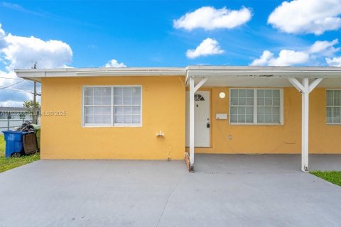 Commercial property in Hallandale Beach, Florida 159.42 sq.m. № 2055997 - photo 4