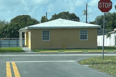 Commercial property in Hallandale Beach, Florida 159.42 sq.m. № 2055997 - photo 28