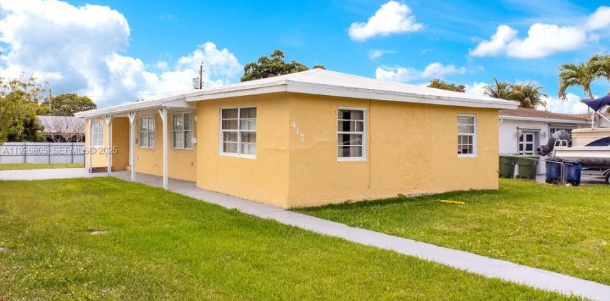 Commercial property in Hallandale Beach, Florida 159.42 sq.m. № 2055997