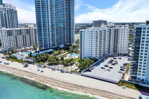 Condominio en alquiler en Hollywood, Florida, 1 dormitorio, 82.03 m2 № 1974505 - foto 9