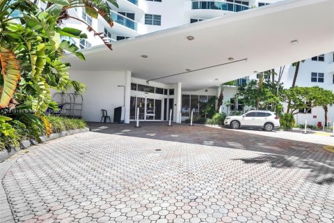 Condominio en alquiler en Hollywood, Florida, 1 dormitorio, 82.03 m2 № 1974505 - foto 10