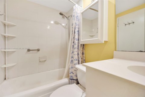 Condominio en alquiler en Hollywood, Florida, 1 dormitorio, 82.03 m2 № 1974505 - foto 20