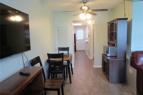 Condo in Saint Petersburg, Florida, 1 bedroom  № 1829510 - photo 6