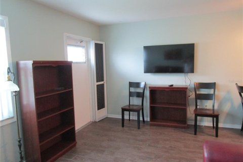 Condo in Saint Petersburg, Florida, 1 bedroom  № 1829510 - photo 7