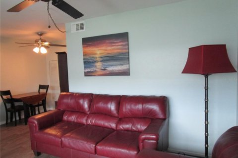 Condo in Saint Petersburg, Florida, 1 bedroom  № 1829510 - photo 3