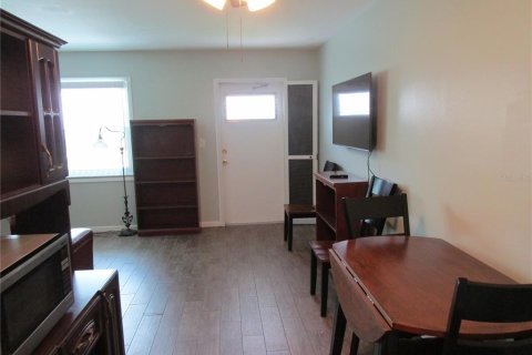 Condo in Saint Petersburg, Florida, 1 bedroom  № 1829510 - photo 5