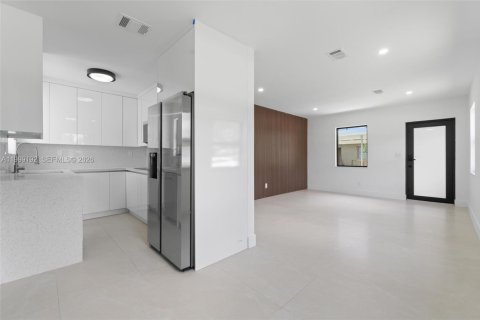 House in West Park, Florida 3 bedrooms, 102.38 sq.m. № 2067454 - photo 10