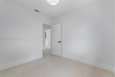 House in West Park, Florida 3 bedrooms, 102.38 sq.m. № 2067454 - photo 29